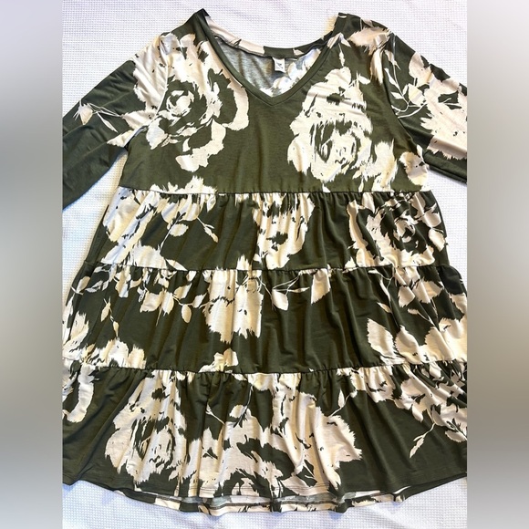 Sew in Love Floral Green and Cream Women's Tiered Dress Size 3X - Picture 2 of 12